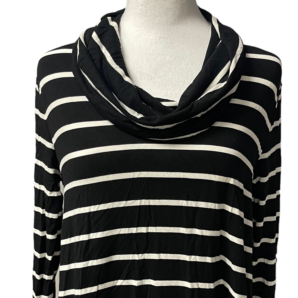 Black & White Striped Cowl-Neck/Turtleneck. Loose Fit